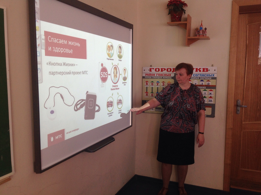 Кировское областное государственное общеобразовательное автономное учреждение Кировский физико-математический лицей 14056292220 l