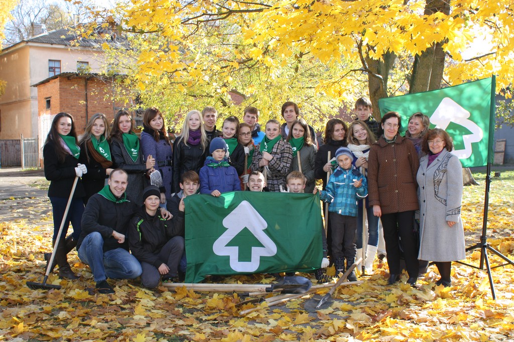 Участники посадки сосновой аллеи