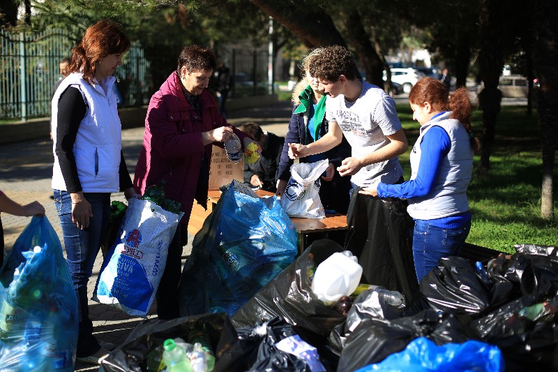 идет прием батареек